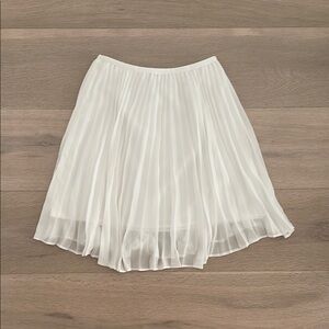 Aritzia Babaton White Mini Skirt